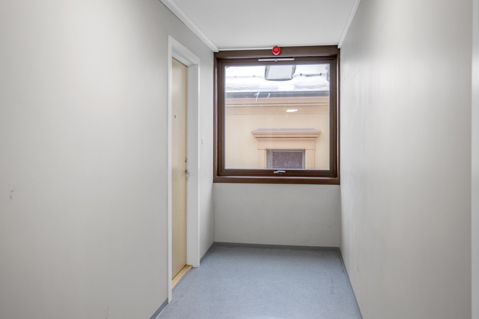 Leiligheten ligger helt på enden av bygget. Galleribilde