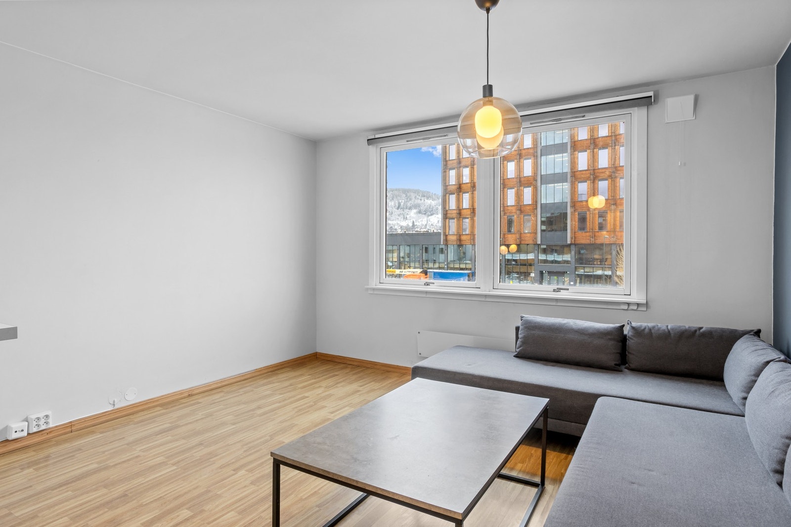 Lys og arealeffektiv stue. Galleribilde