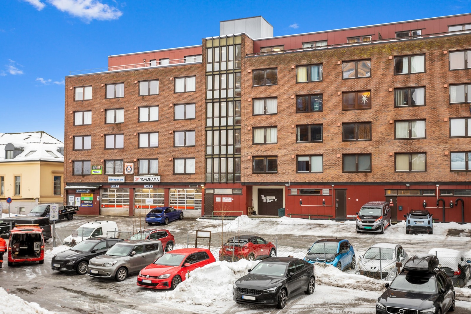 Leiligheten ligger kun noen få minutter unna Strømsø torg, som har blitt det nye samlingspunktet i byen, med flere utesteder, kafeer og et hyggelig handelsområde med lokale leverandører. Galleribilde