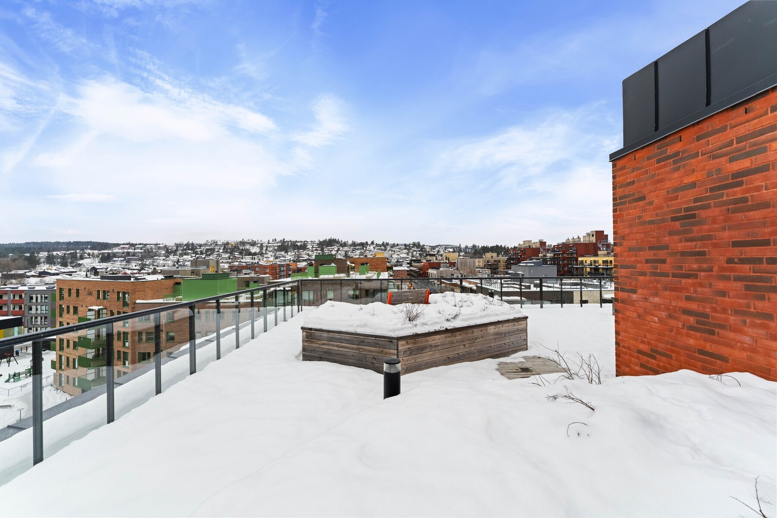 Felles takterrasse til disposisjon for seksjonseierne i sameiet. Galleribilde