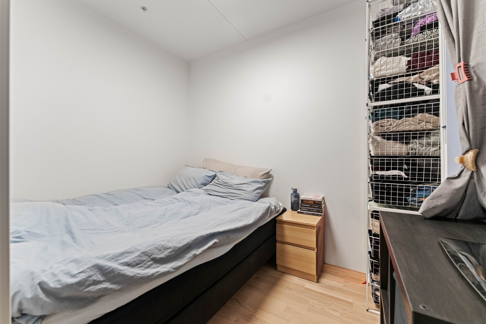 Leiligheten har ett romslig og tiltalende soverom, av samme kvalitet og standard som resten av leiligheten. Galleribilde