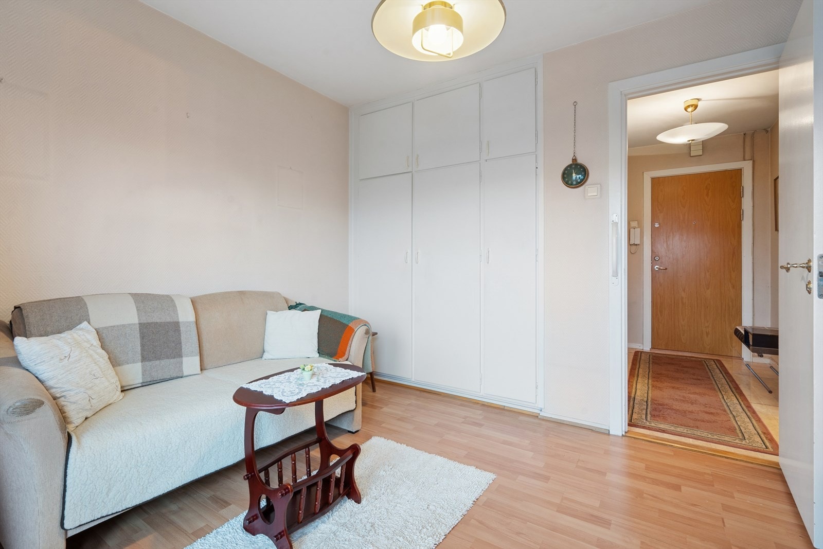 Soverom II med innebygde originale garderobeskap. Galleribilde