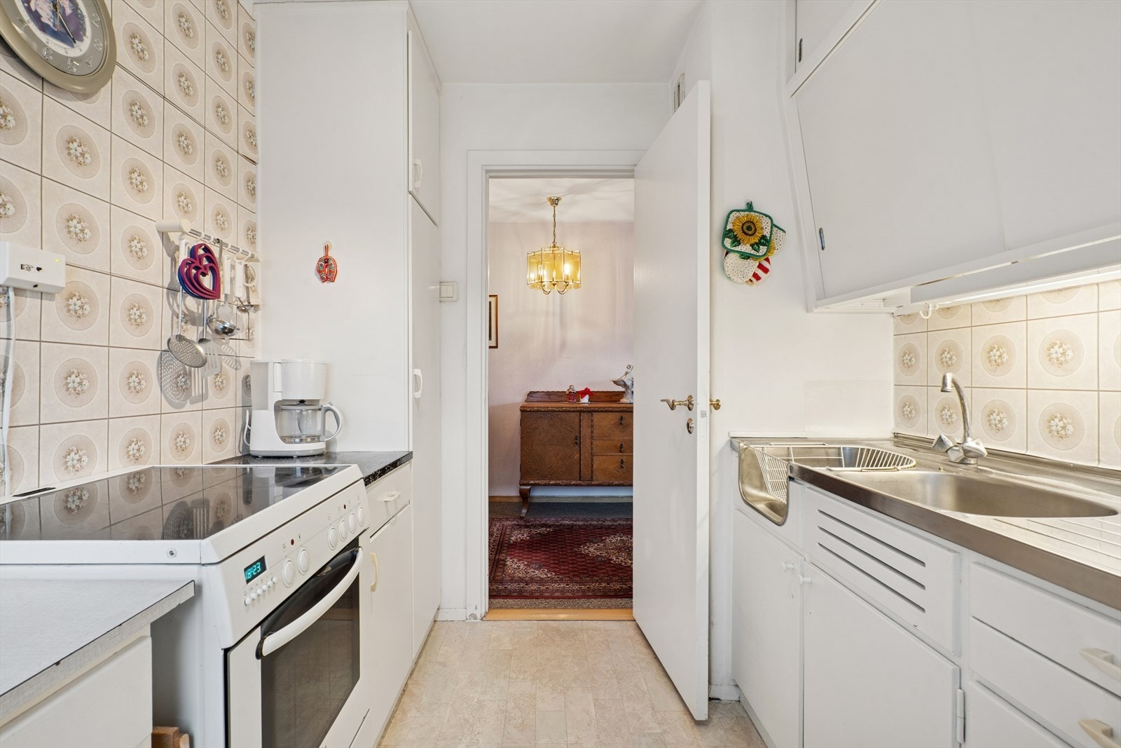 Avløpsrørene i gården på kjøkken og bad ble fornyet med strømpeløsning i 2024 i regi at aksjeselskapet. Galleribilde