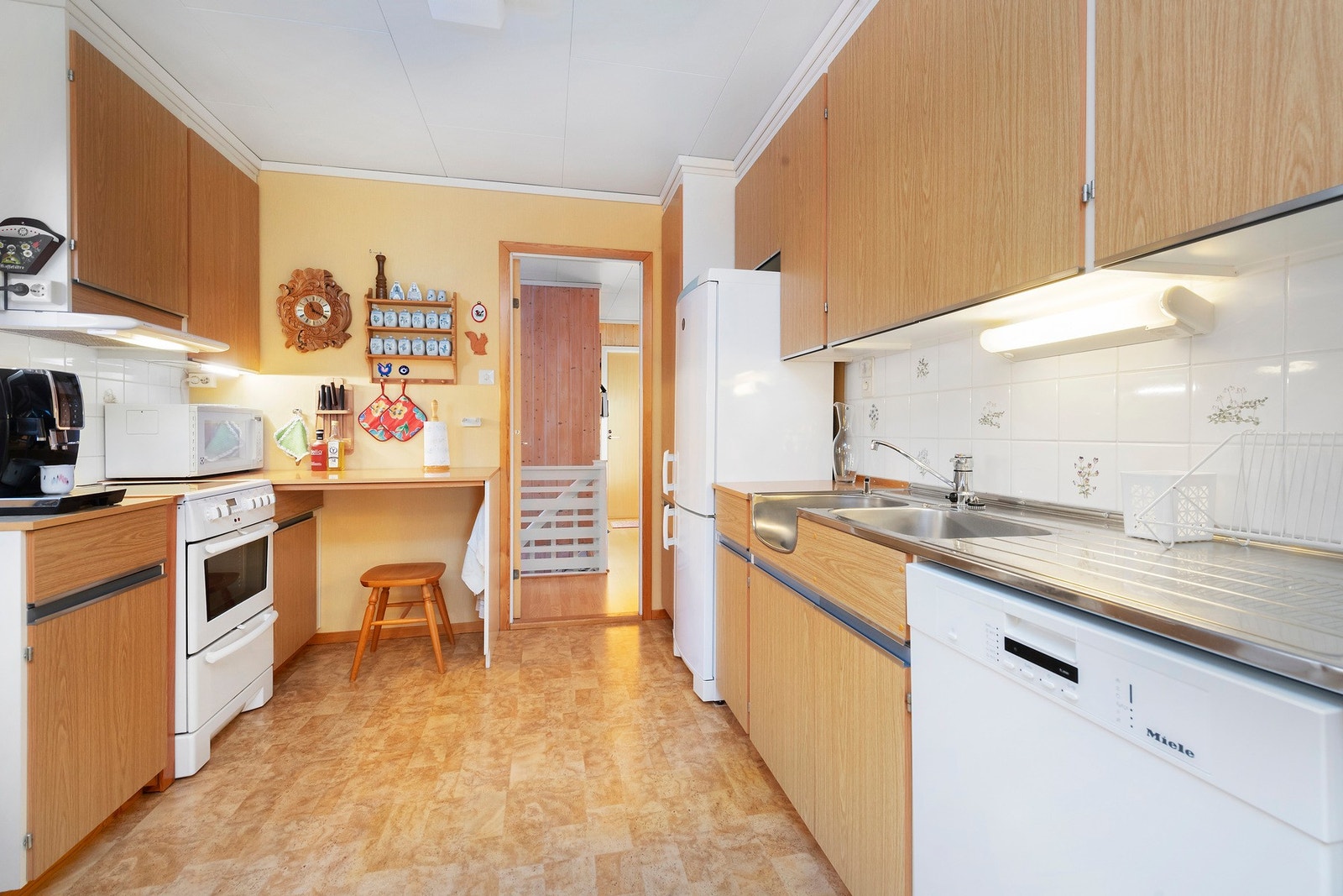 Kjøkken med eldre innredning. Galleribilde