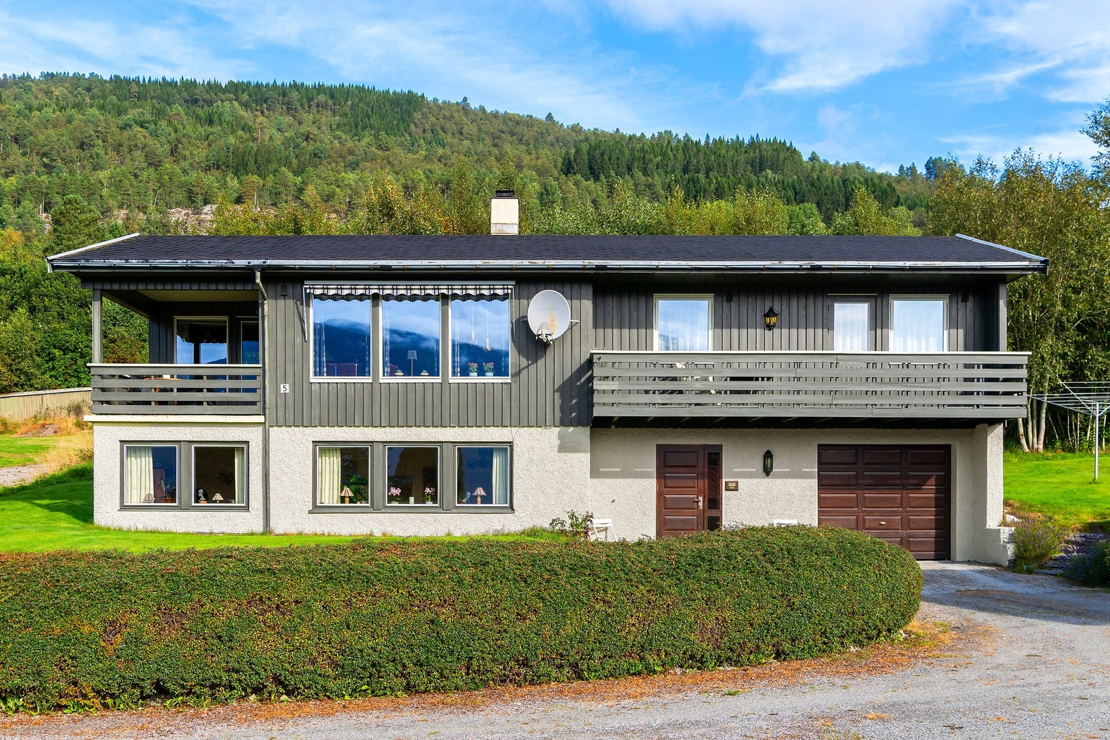 Boligen er tilbygget mot vest. Galleribilde