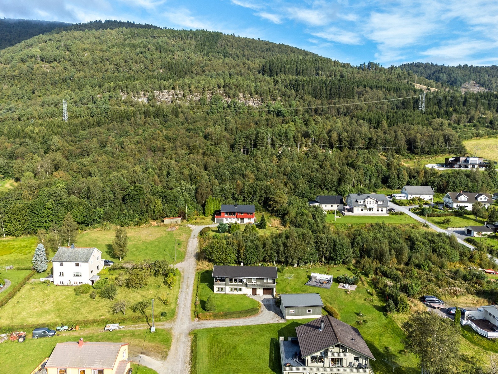 Tomten er på ca. 1288 kvm. Galleribilde