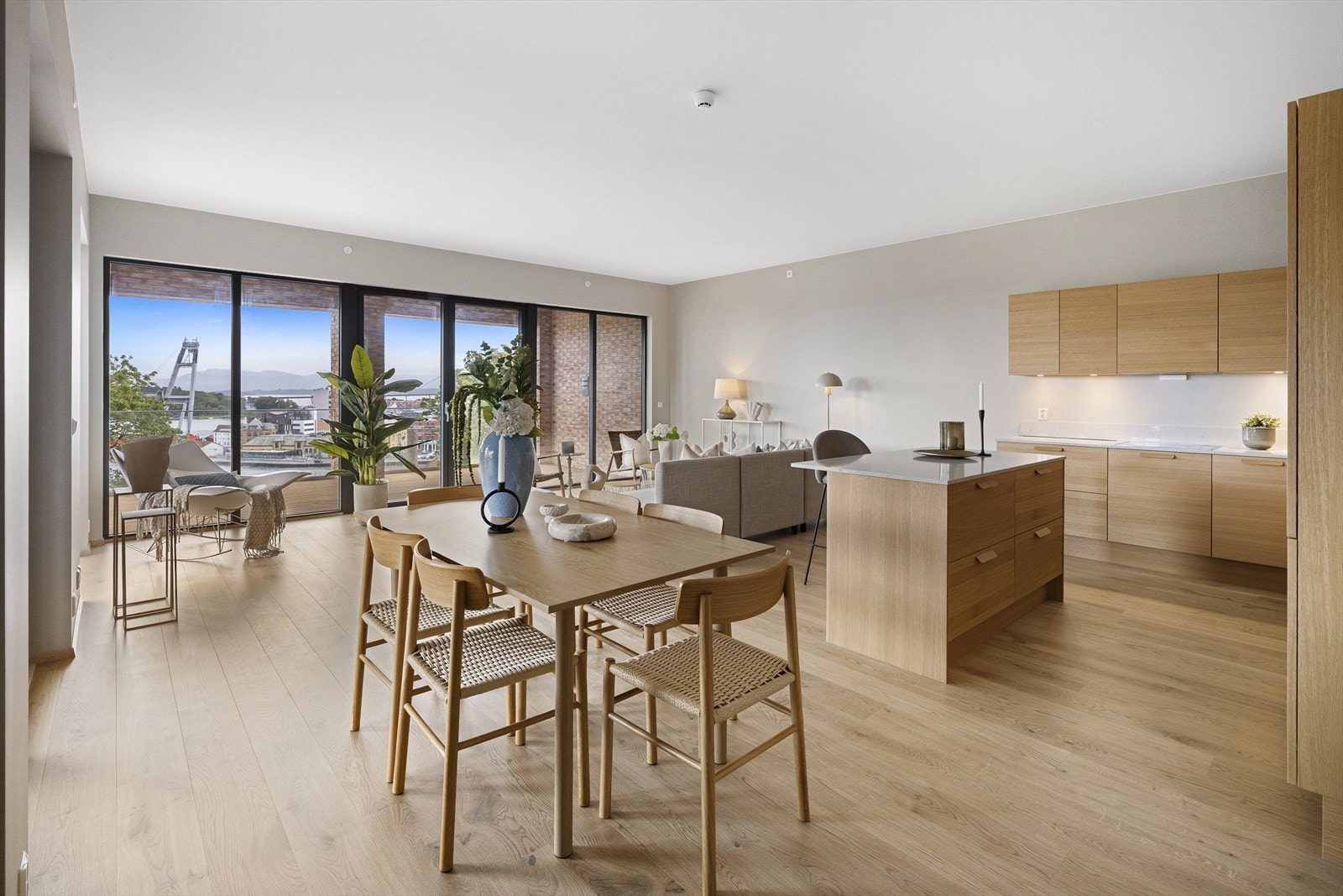 Det leveres vannbåren gulvvarme i stue, kjøkken, gang/hall, bad og vaskerom. Galleribilde