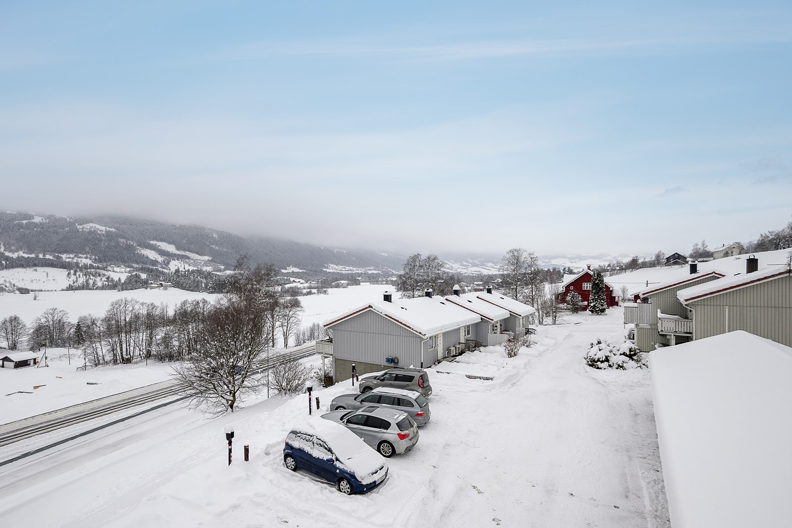 Egen biloppstillingsplass med el-billader. Galleribilde