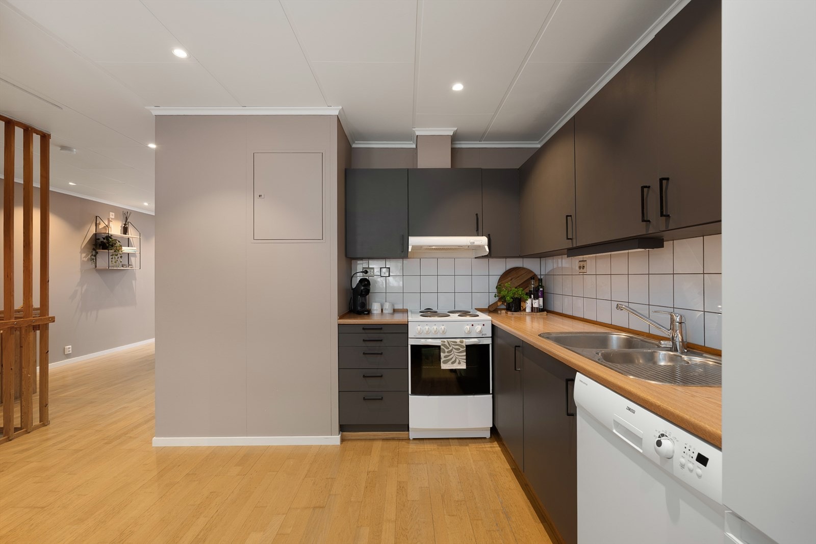 Fliser mellom over- og underskap. Galleribilde