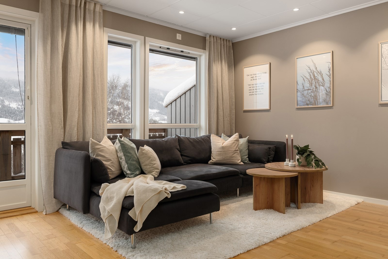 Koselig sofakrok i stua. Galleribilde