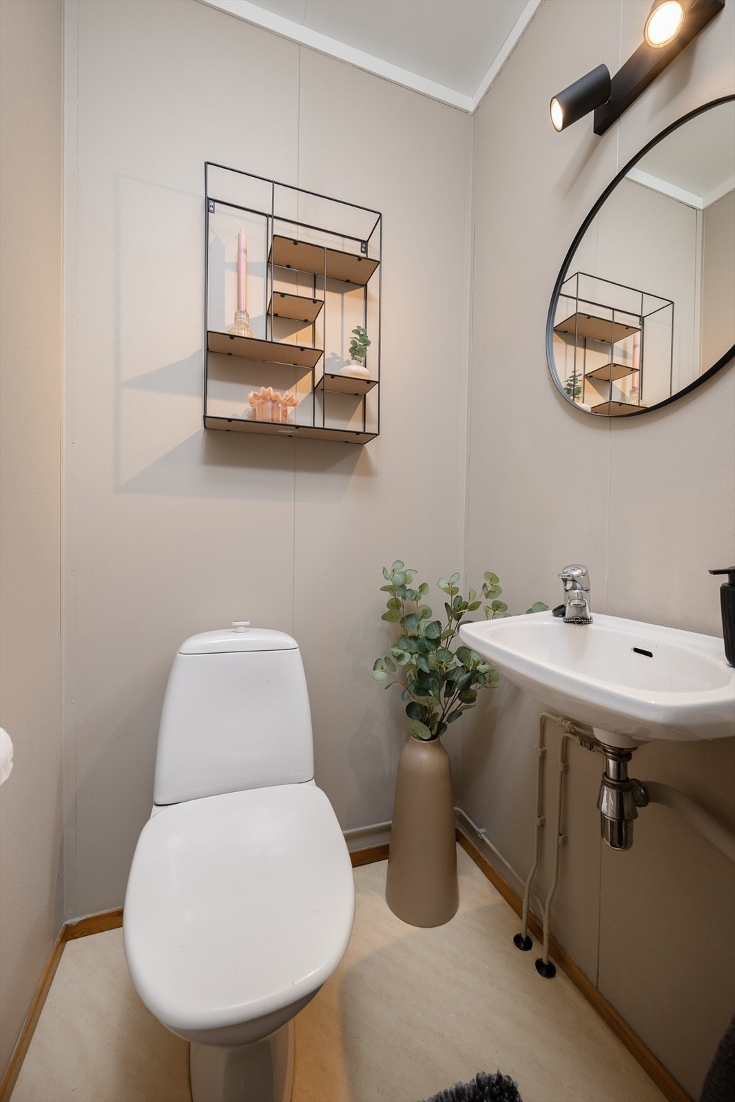 Praktisk separat WC-rom. Galleribilde