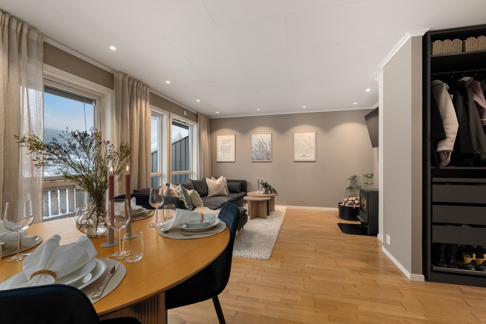 God plass til både sofa- og spisegruppe. Galleribilde