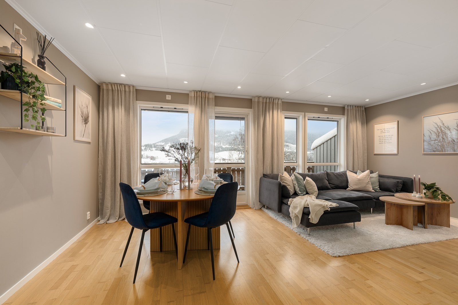 Stua fremstår som lys og tiltalende. Galleribilde