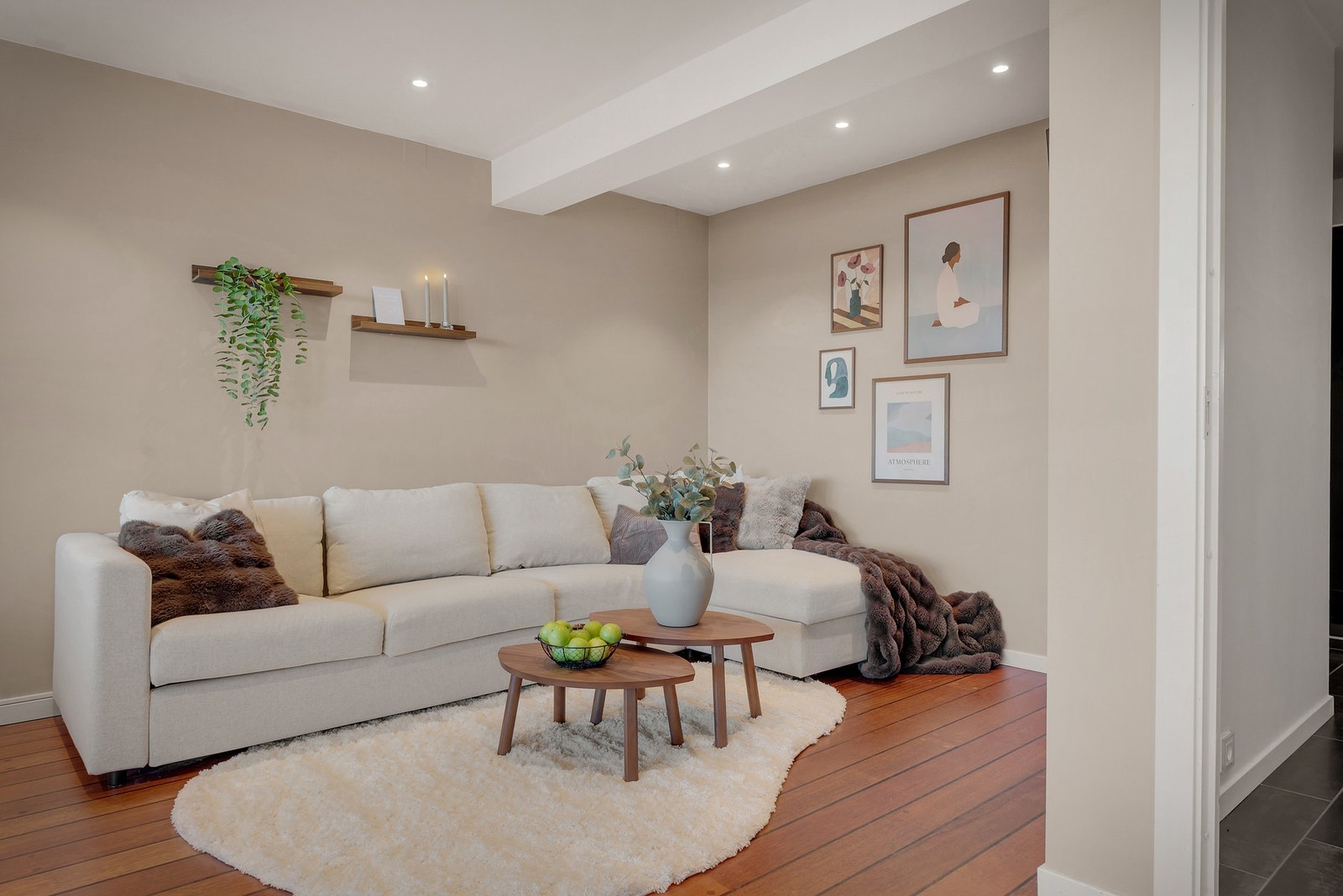 - Leiligheten har et areal på ca. 105 m² og fremstår som lys og luftig - Galleribilde