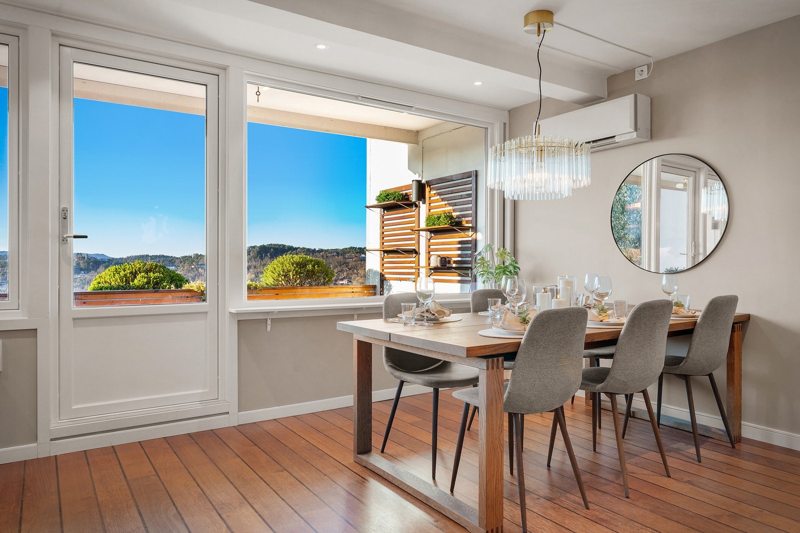 - Stue og kjøkken er samlet i en generøs oppholdsdel på nær 38 m² - Galleribilde