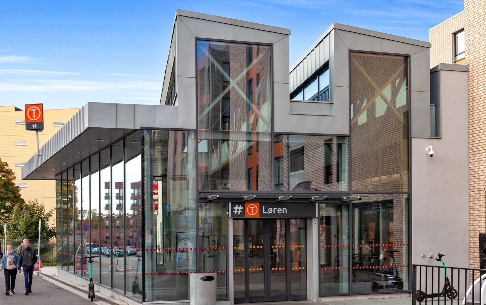 Fra boligen er bor du omtrent midt i mellom Løren og Økern T med rikt tilbud på bussruter Galleribilde