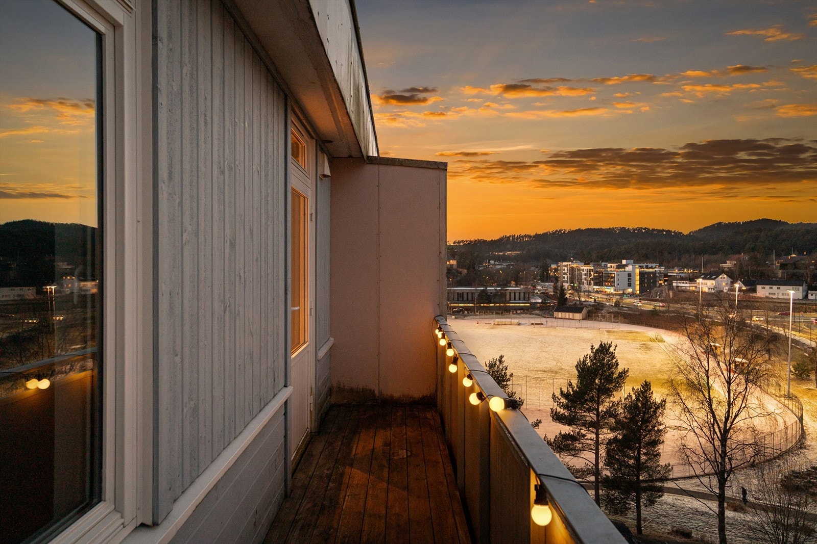 - Fin utsikt får man også fra denne balkongen - Galleribilde