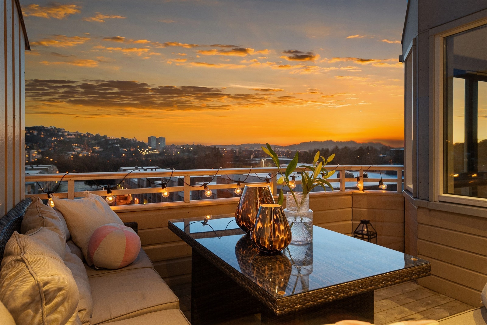 - Det kan også nytes flotte kveldshimler på de fineste kveldene - Galleribilde