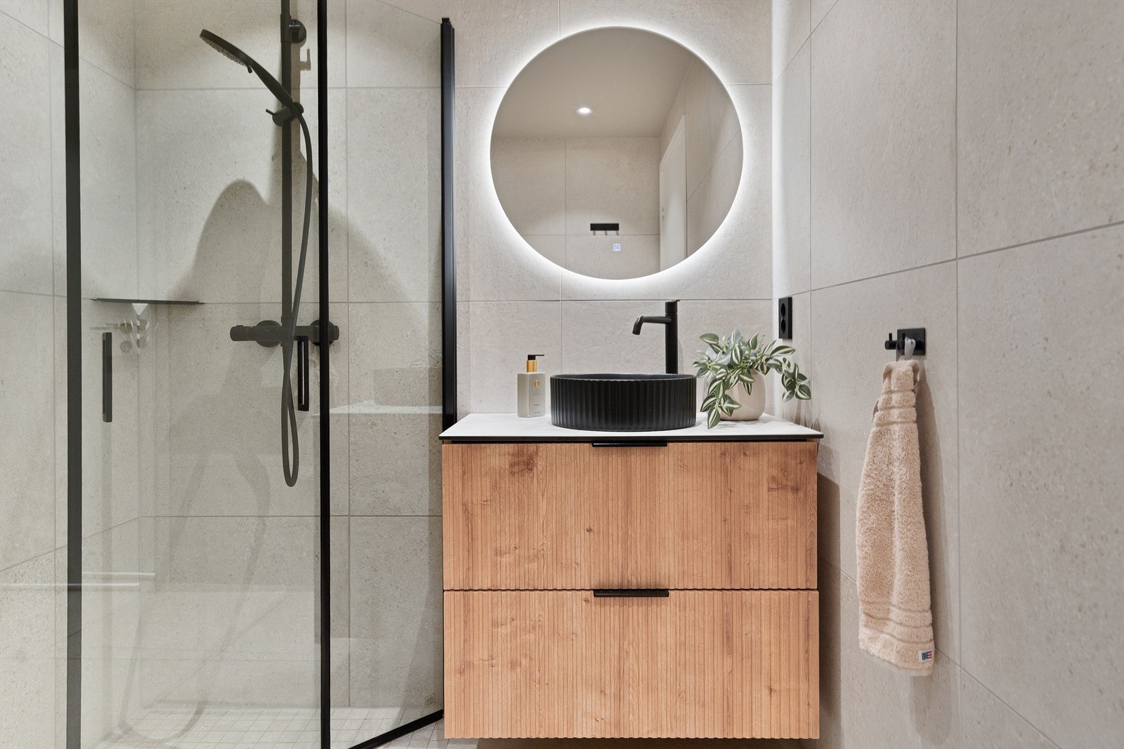 - Elegant bad som ble renovert i 2025 - Galleribilde