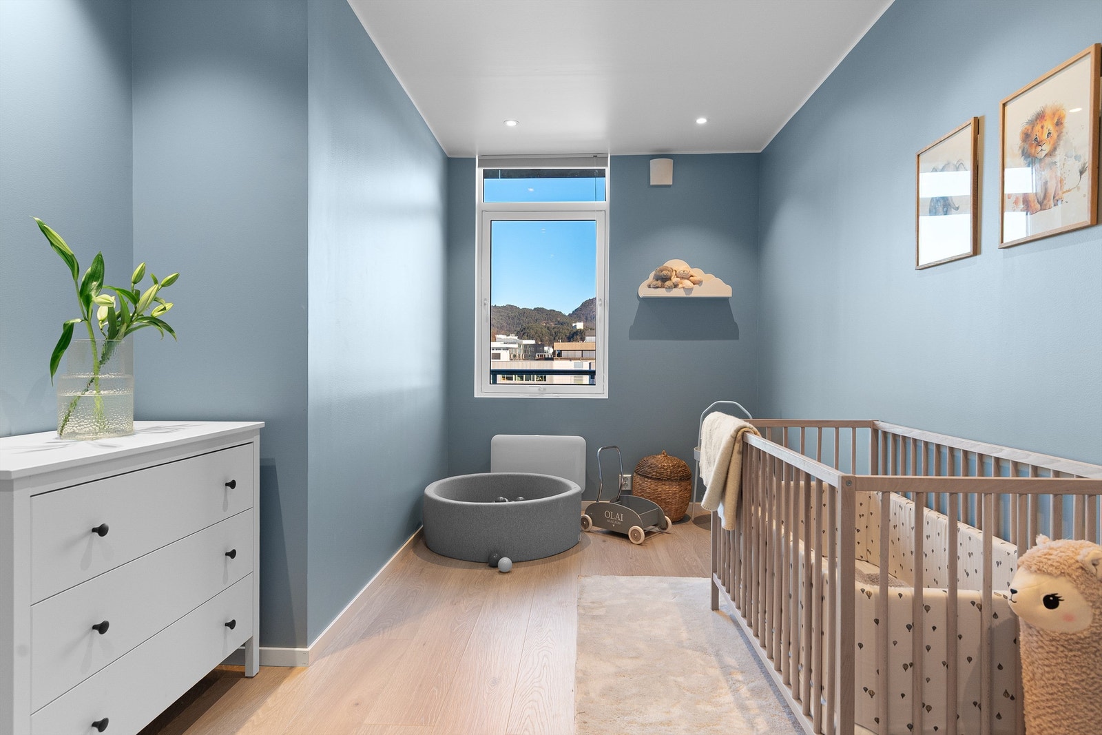 - Soverom nummer 2 er også av god størrelse. Perfekt som barnerom, gjesterom eller kontor - Galleribilde