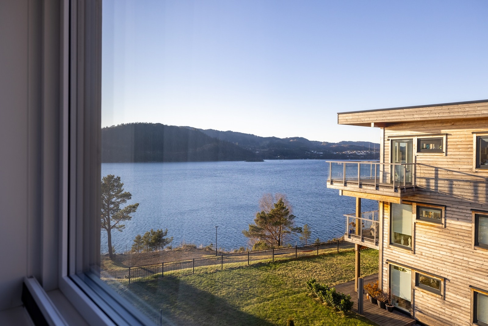 Leiligheten ligger på enden og har vindu på 3 av sidene. Galleribilde