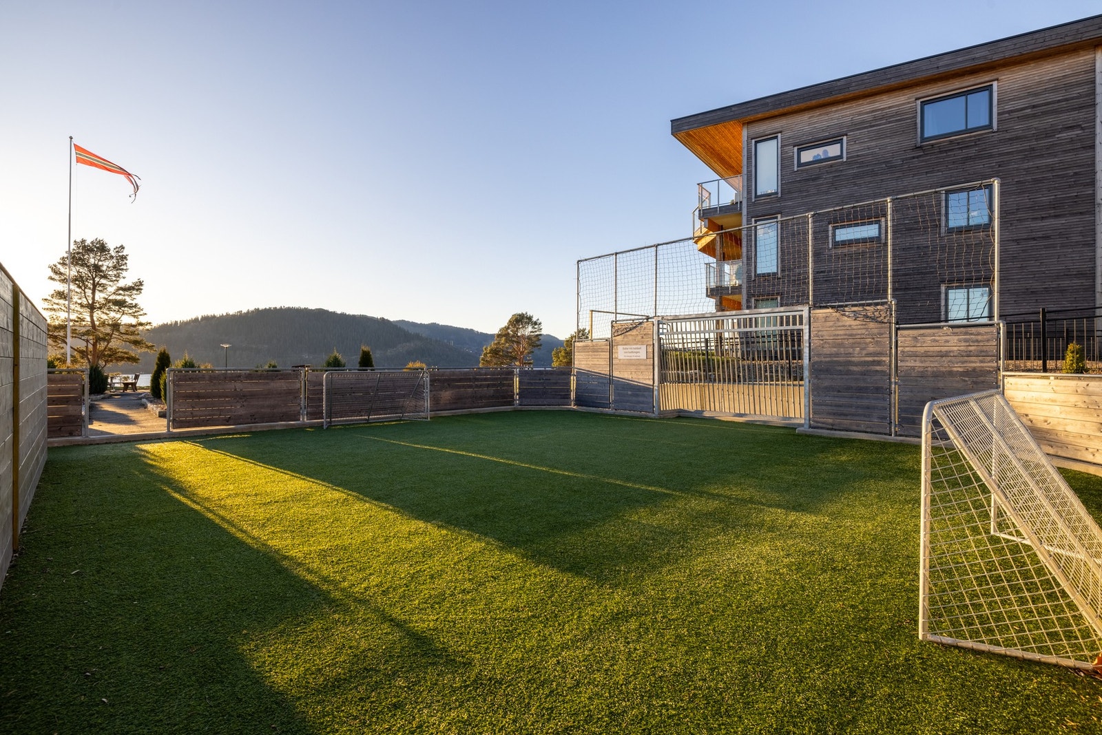 Ballbinge på området til glede for store og små! Galleribilde