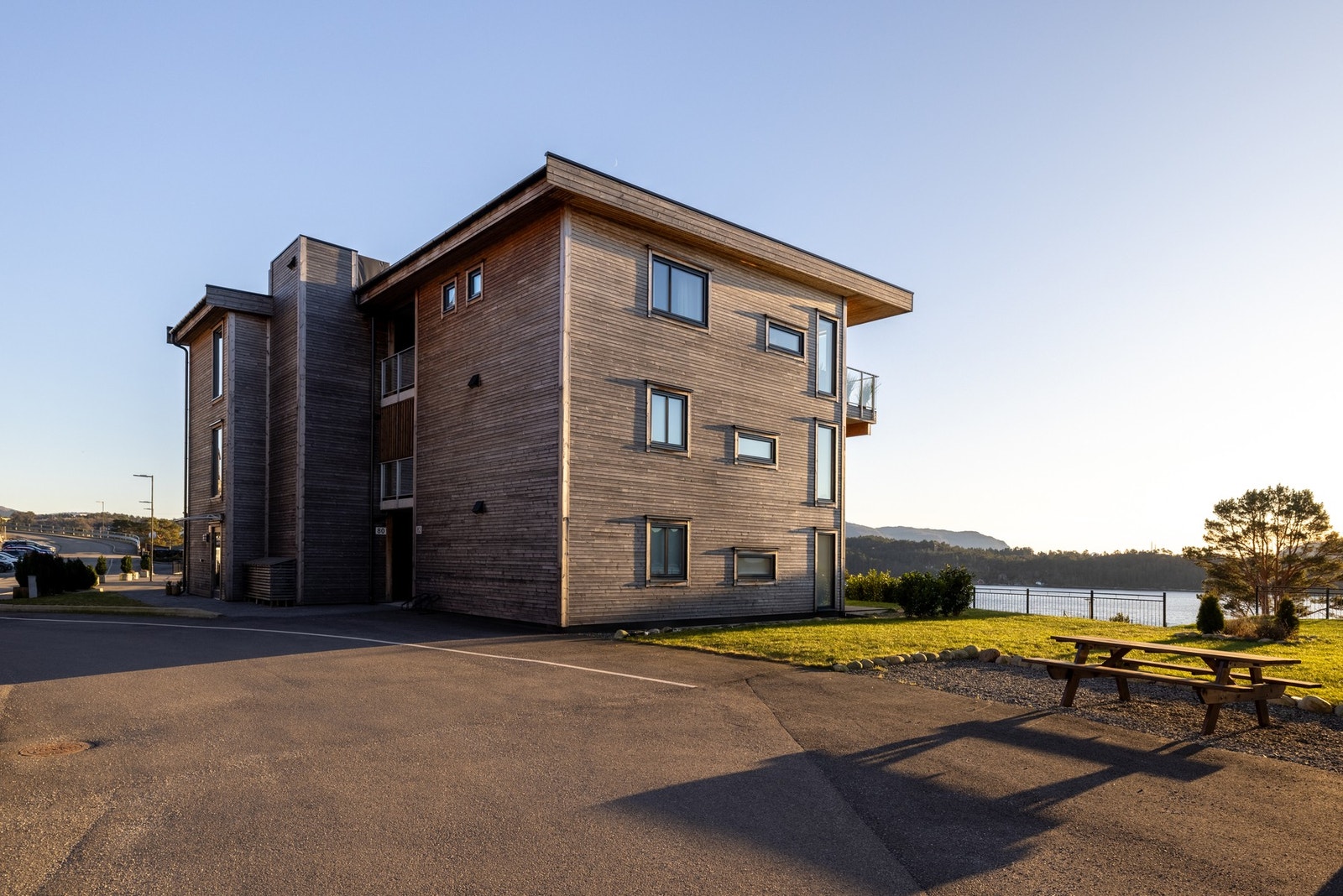 Flott bygg fra 2023 i beliggende i nydelige omgivelser. Galleribilde