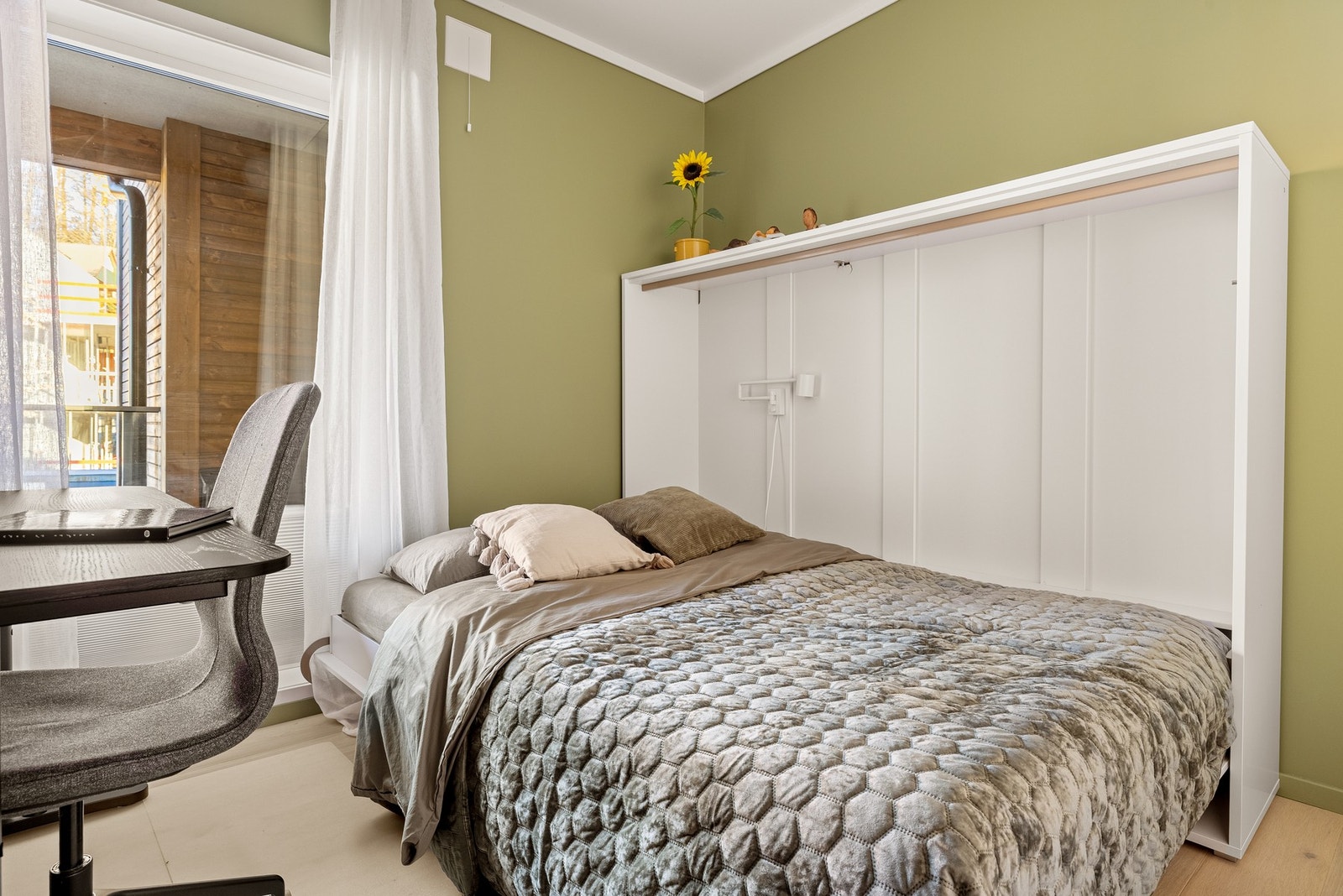 Soverom 2 måler 9,2 kvm og har god plass til ønsket møblering. Galleribilde