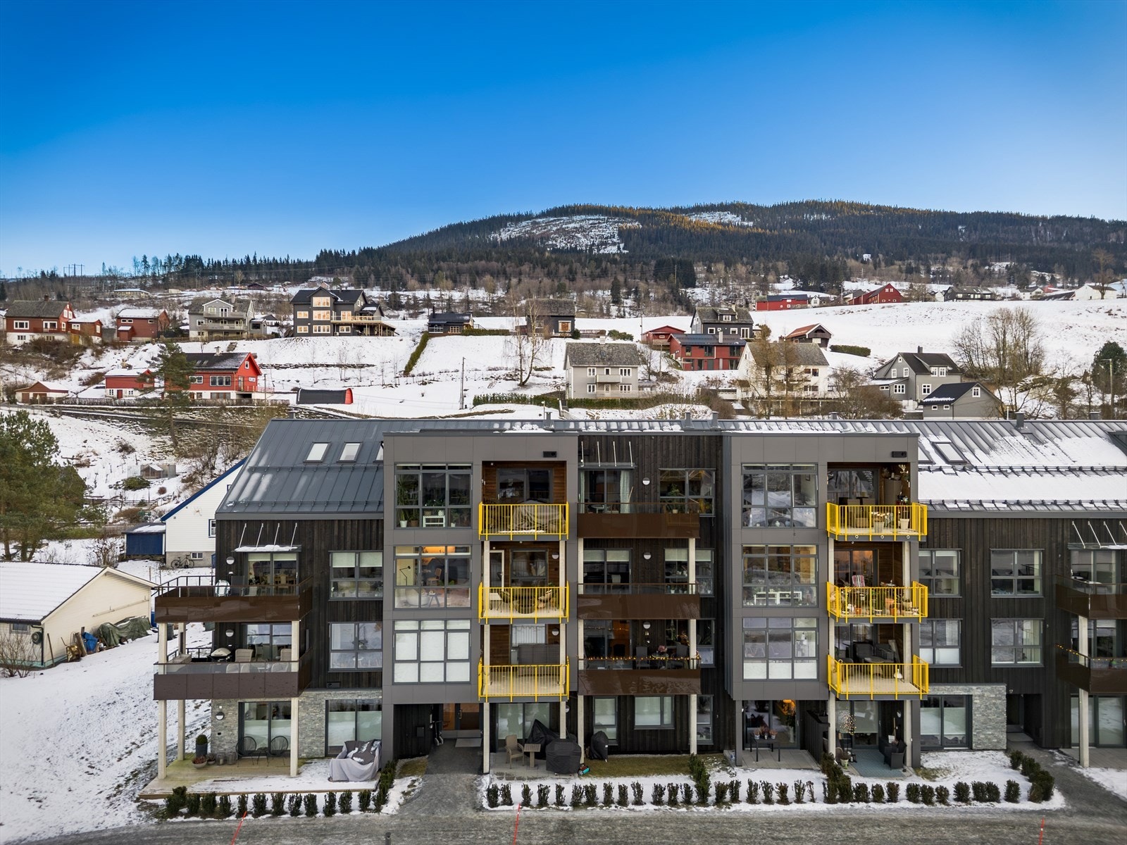 Har du spørsmål til eiendommen eller passer ikke oppsatt visning? Ta kontakt med eiendomsmegler på tlf eller e-post. Galleribilde