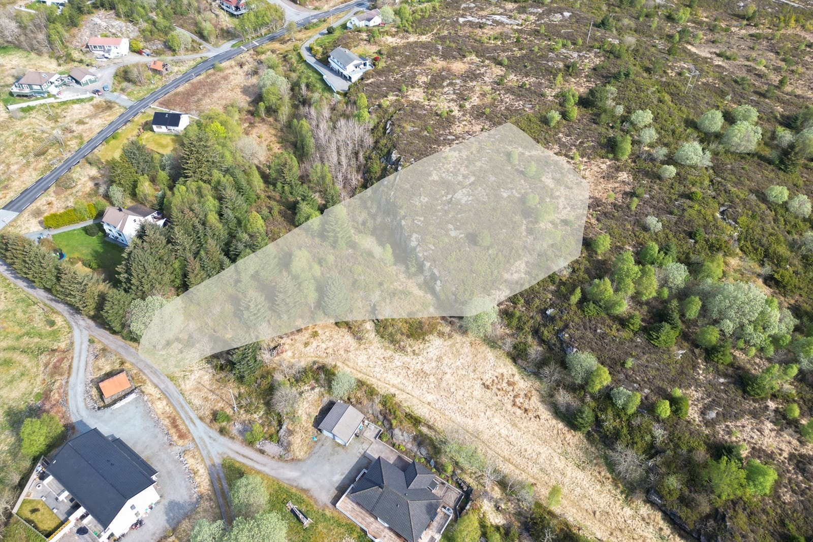 Det er i følge bestemmelsene i gjeldende kommuneplanen tillatt å oppføre bolighus med inntil to boenheter, for eksempel en enebolig, en enebolig med utleiedel eller en tomannsbolig Galleribilde