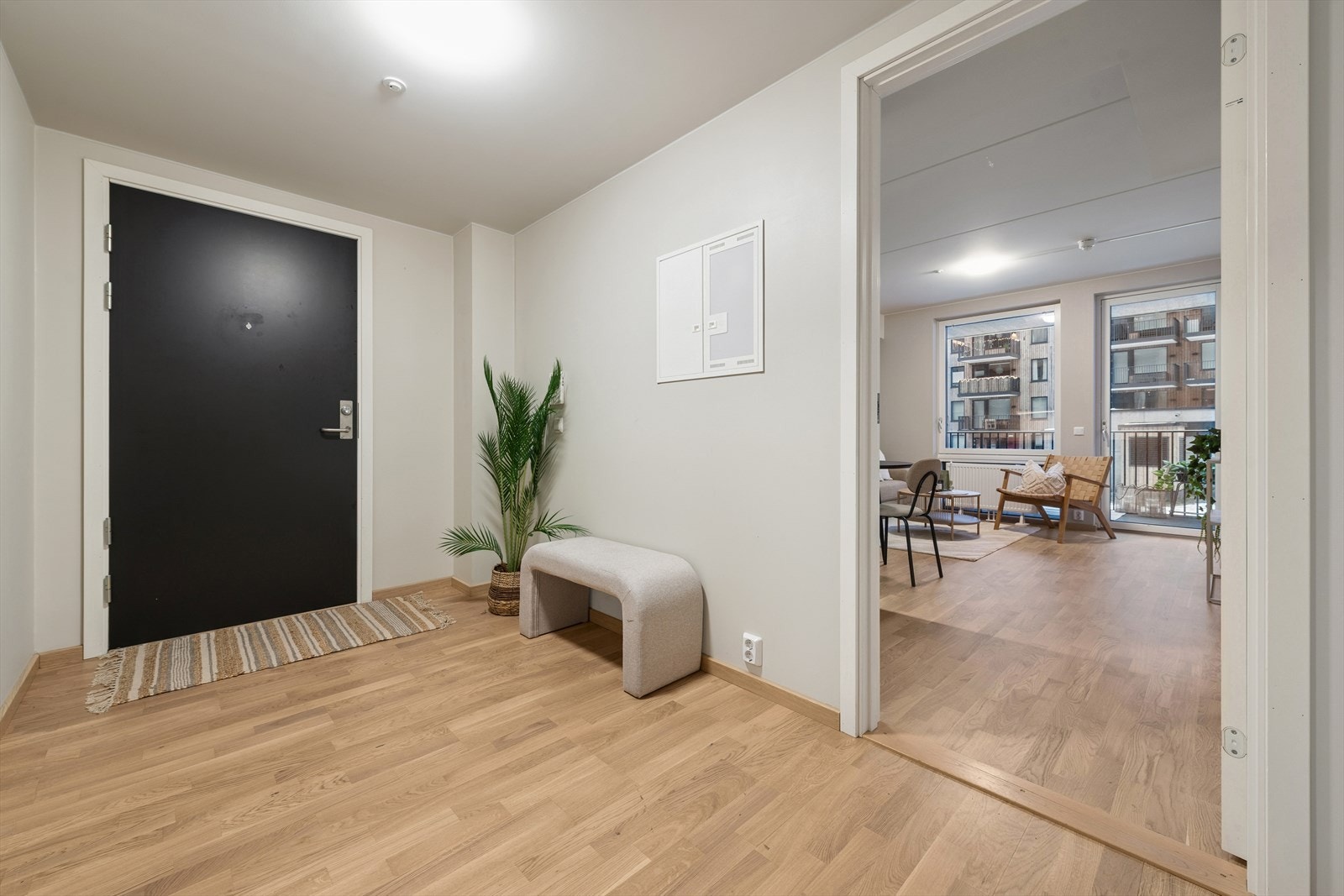 Med heis tar du deg enkelt opp til byggets 2. etasje - Velkommen til visning hos oss i Gamleveien 85C! Galleribilde