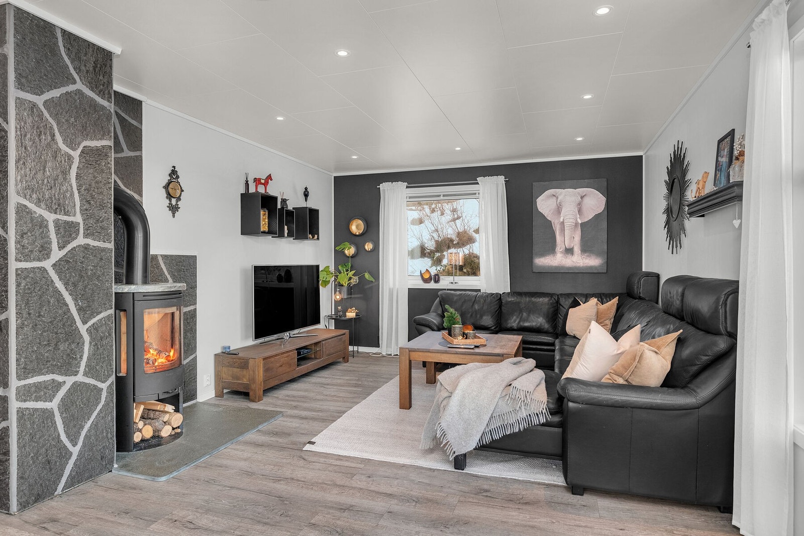 Vedovn i stuen sørger for varme og kos på kalde dager. Galleribilde