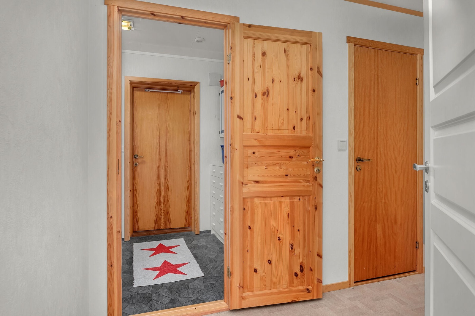 Bod/gang med videre adkomst til vaskerom rett frem. Galleribilde