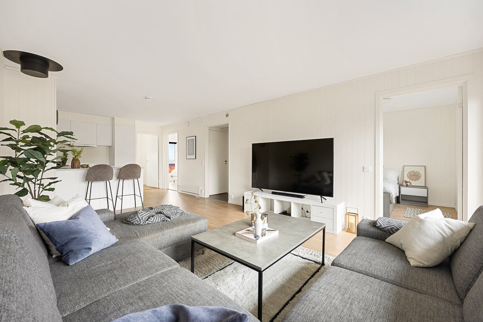 Leiligheten er en praktisk 4-roms med tre soverom, ideell for en familie. Galleribilde