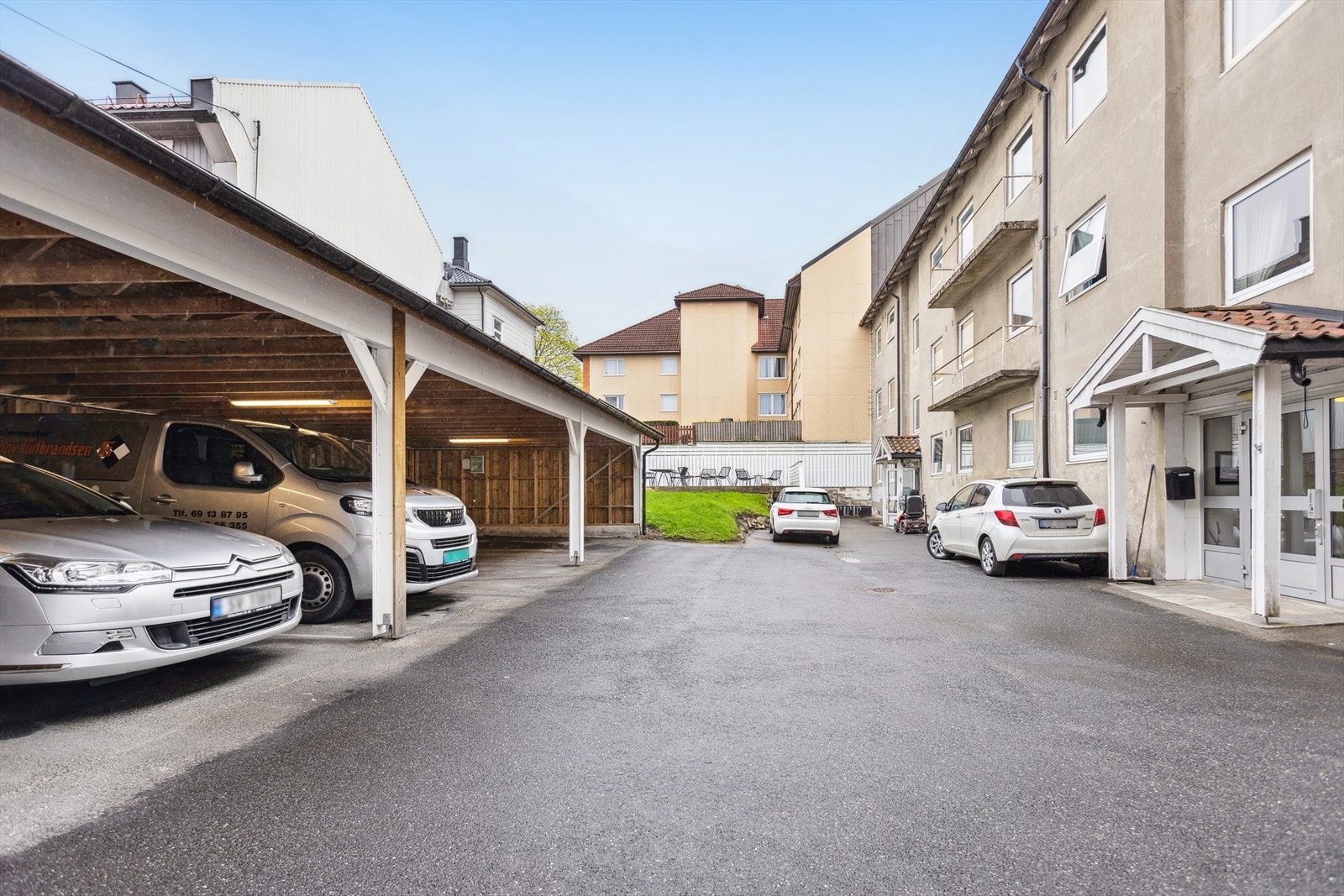 Det er totalt 6 carporter som kan leies etter venteliste, men det sentrale beliggenheten gjør at du uansett når det meste til fots eller på sykkel Galleribilde