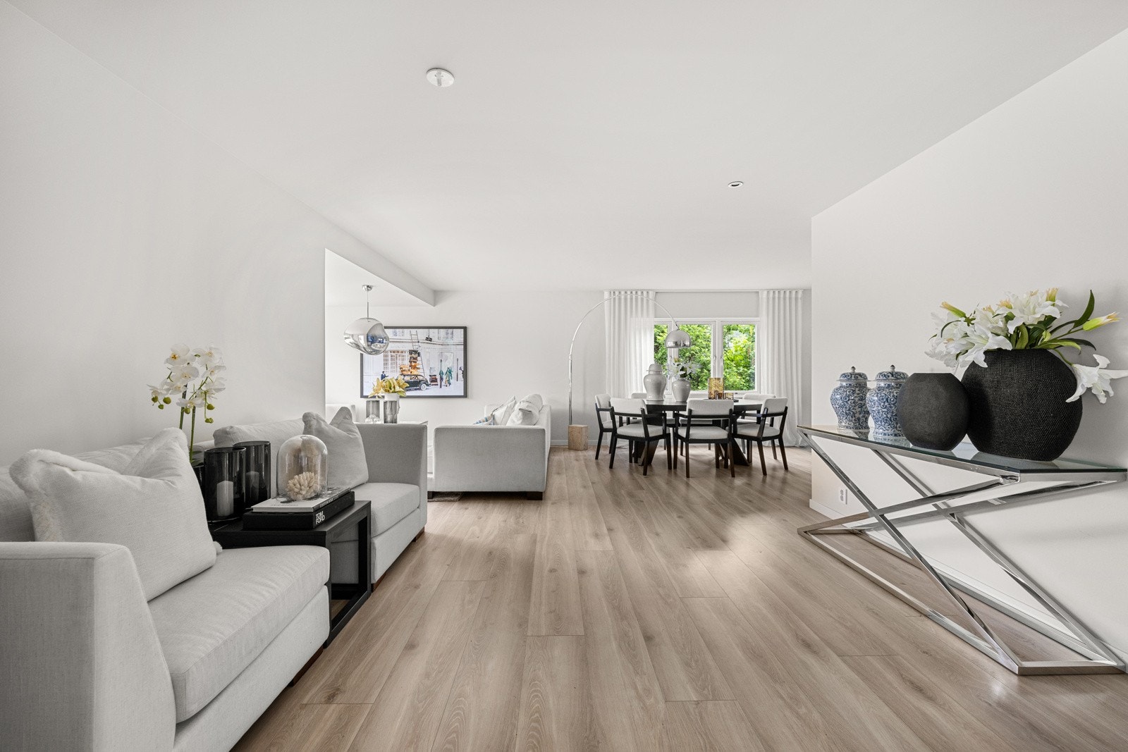 Håndtak på kjøkken og dører i 1. etasje og dørene til underetasje fra kvalitetsmerket Buster + Punch Galleribilde