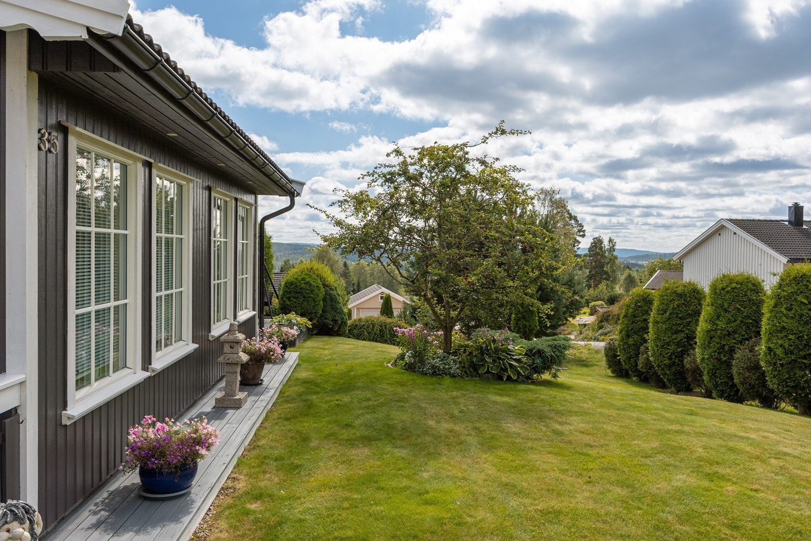 Huset fremstår som meget godt vedlikeholdt - både utvendig og innvendig. Galleribilde