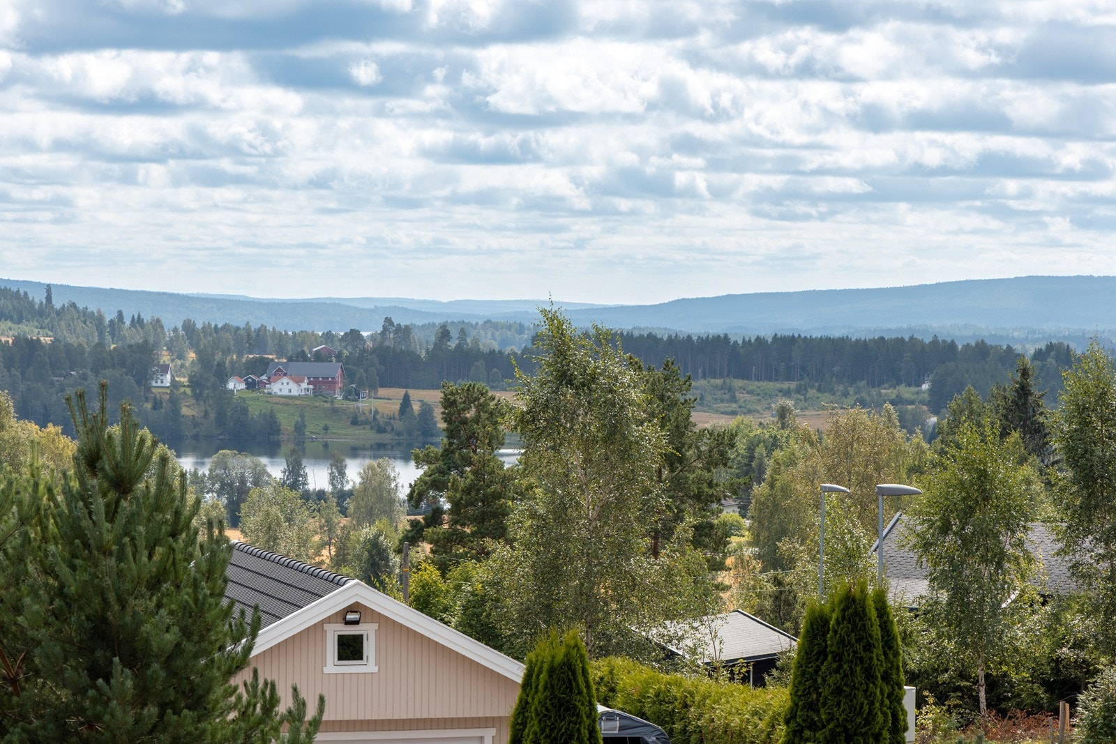 Rømskog byr på gode naturopplevelser året igjennom. Det er flere bade- og fiskevann i nærområdet, samt fine rekreasjonsmuligheter i nærliggende skog og mark. Galleribilde