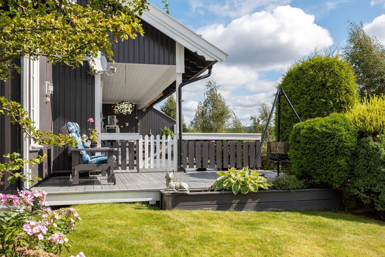 Rømskog IL har tilbud innen fotball, motorsport, ski og orientering. I tillegg er det trimgruppe. Galleribilde