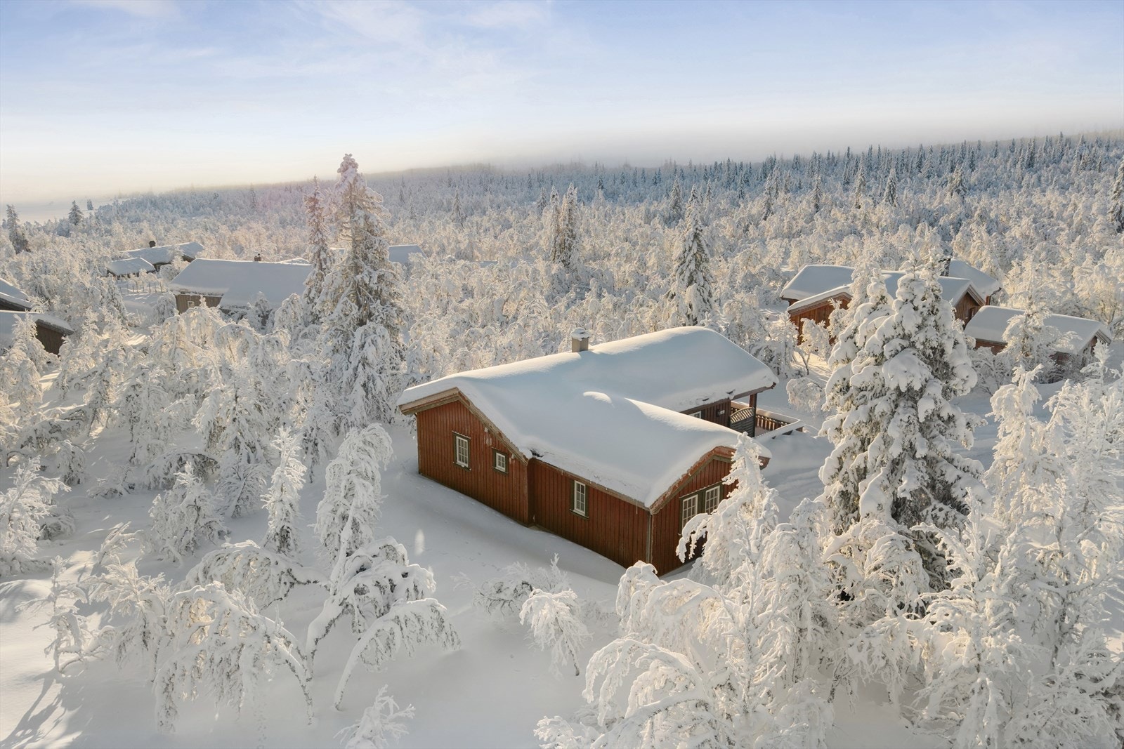 Den flotte beliggenheten byr på umiddelbar tilgang til helårsturterreng og velpreparerte skiløyper om vinteren. Galleribilde