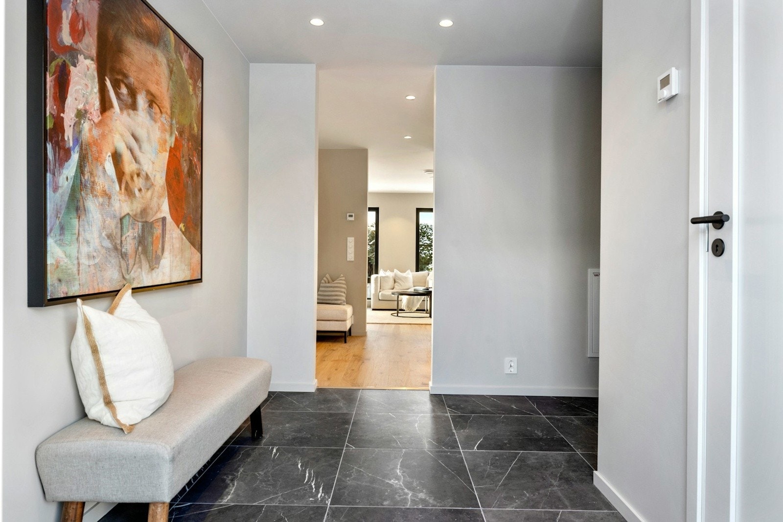 Fra entréen har du direkte adkomst til et praktisk toalettrom. Galleribilde