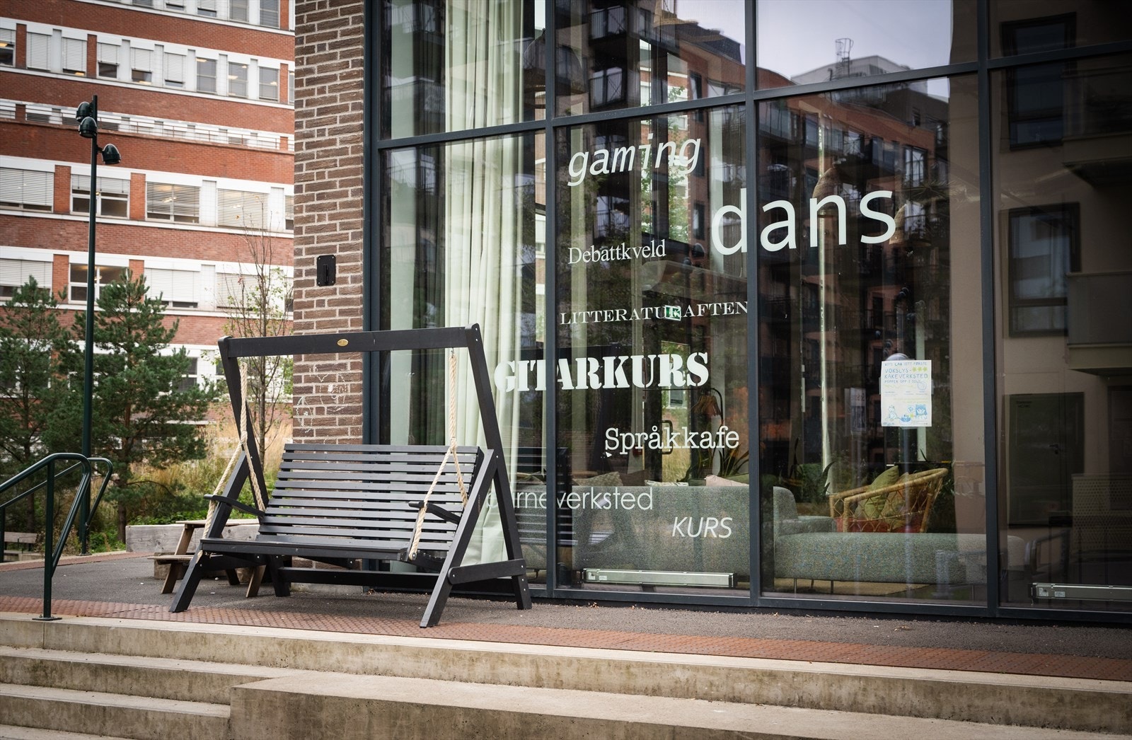 Nærområdet byr på et variert tilbud av kafeer, restauranter og kulturelle aktiviteter. Galleribilde