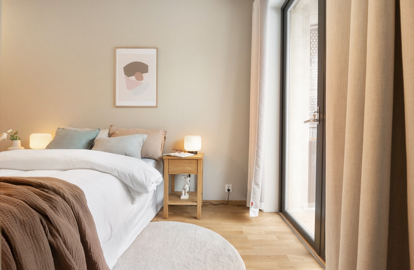 Fra soverommet kan du gå rett ut på balkongen. Galleribilde