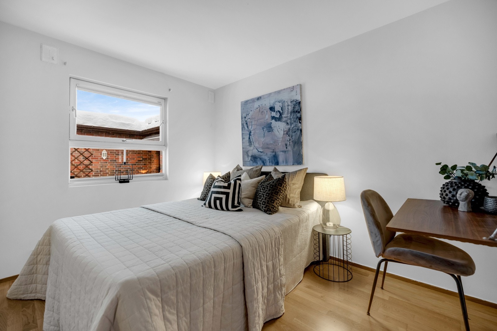 De øvrige rommene i 1.etg gjør seg utmerket som barnerom eller gjesterom. Alt etter behov. Galleribilde