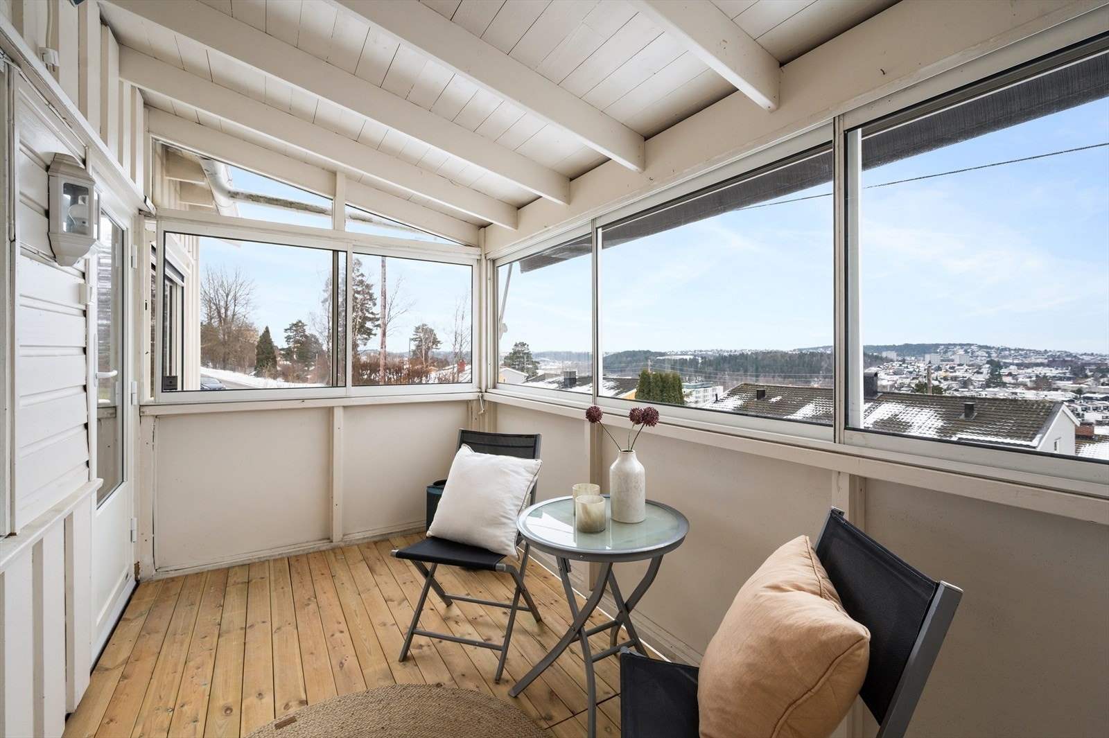 Her bor du svært attraktivt til, i en rolig og familievennlig gate omgitt av rekkehus. Galleribilde