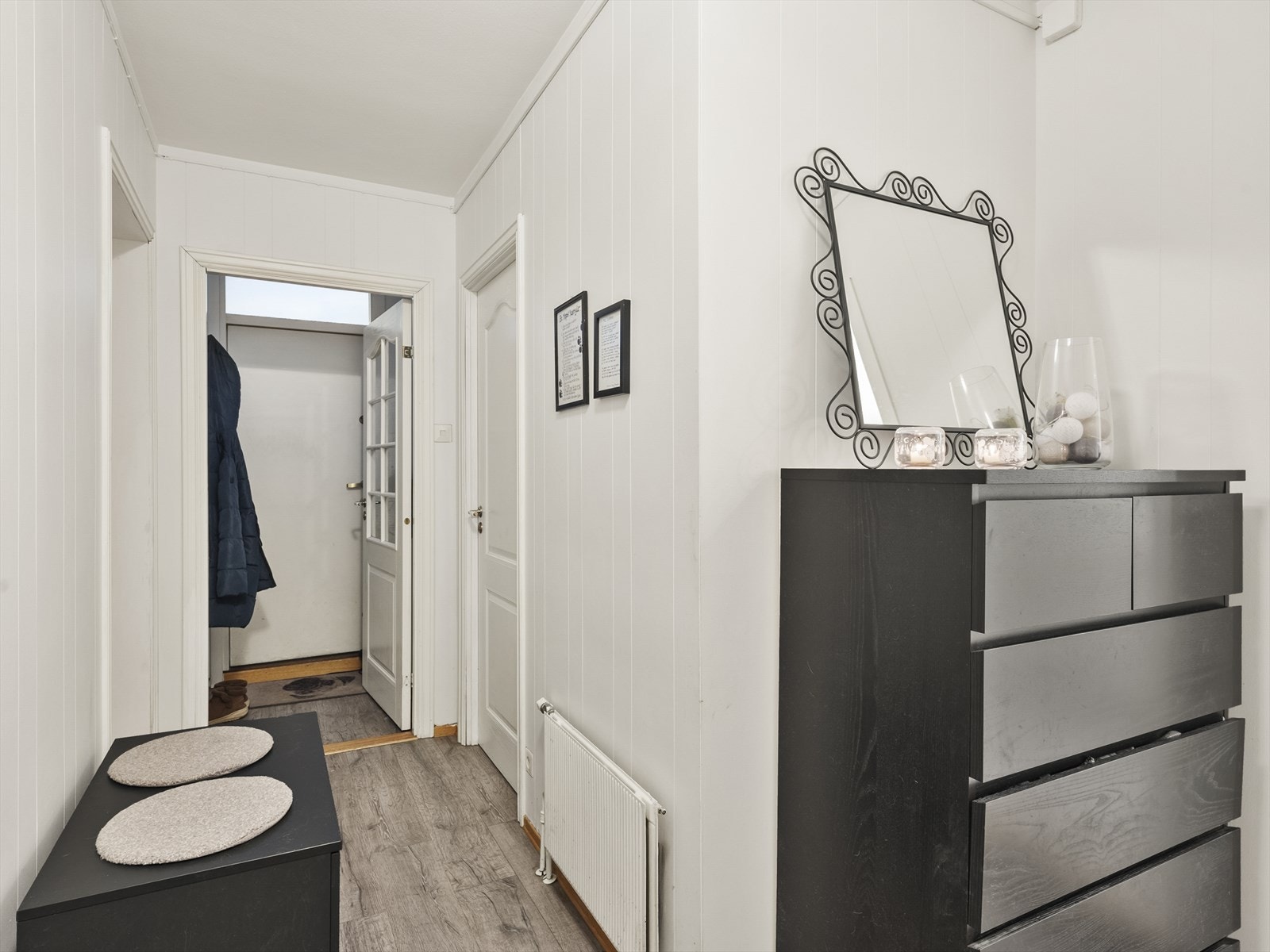 Fra gangen er det tilgang til leilighetens øvrige rom. Galleribilde