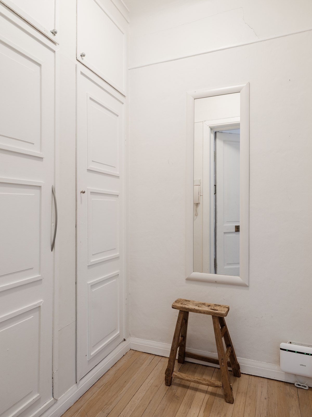 God plass til evt. skoskap og kommode, i tillegg til det store skapet. Galleribilde