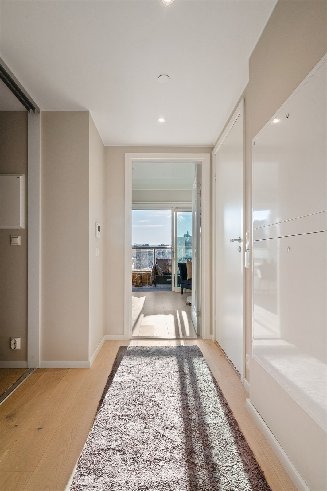 Entréen knytter boligens rom fint sammen. Galleribilde