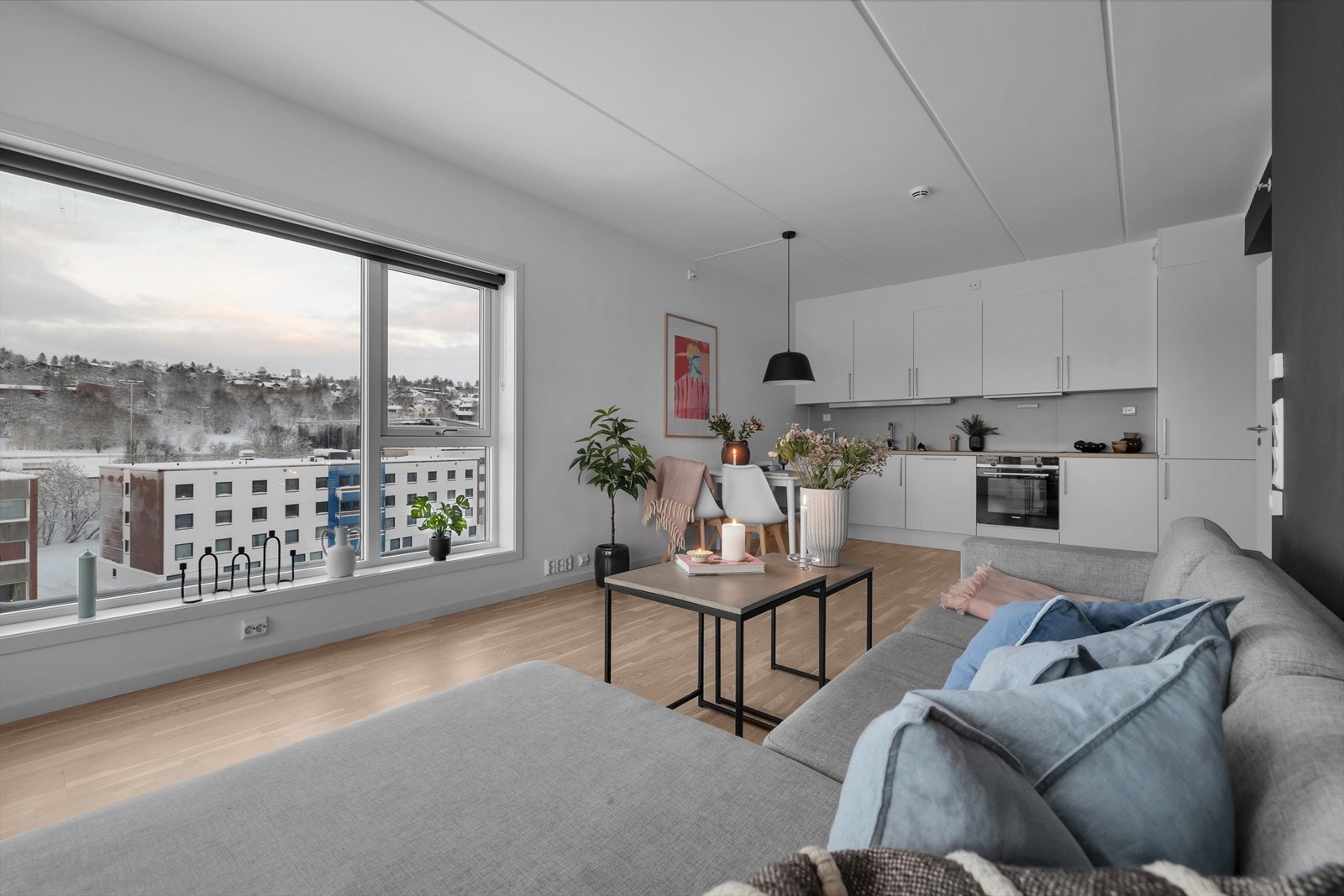 Åpen løsning mellom stue og kjøkken Galleribilde