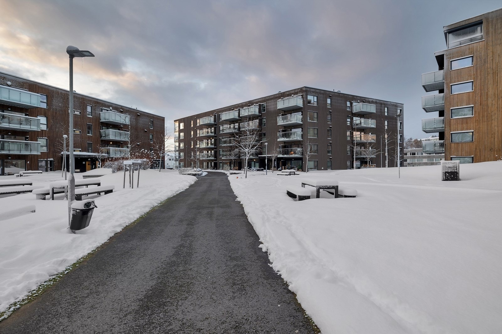 Gangavstand til flere dagligvarebutikker som Eurospar, Coop Extra og Rema 1000 Galleribilde